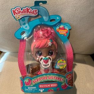 Kindi Kids Scented Sisters Blossom Berri 6.5” Doll and 2 Accessories New